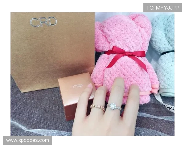 维纳斯今天居然戴这么豪气的钻戒，看着像要开派对还是什么情况？